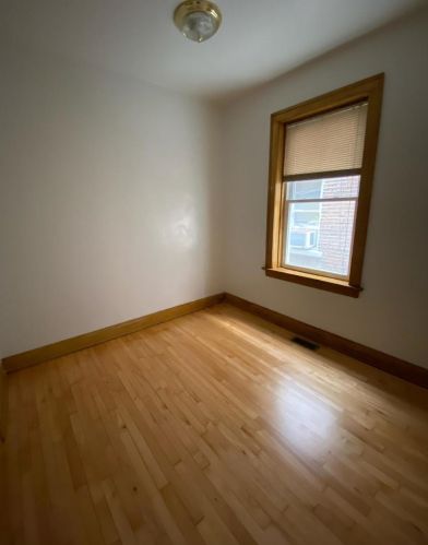 5819 Whipple St, Chicago IL 60659-3709 exterior