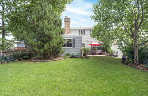 942 Kirk Ave, Elmhurst IL 60126-5143 exterior