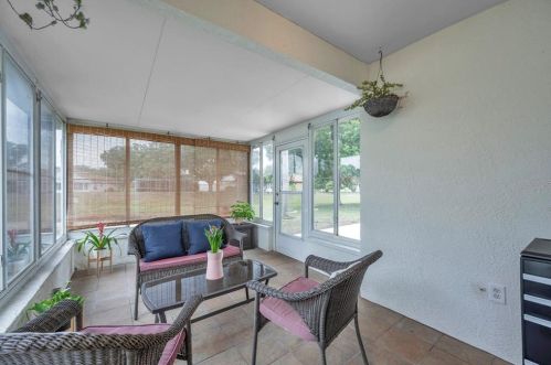 9616 Long Meadow Dr, Tampa FL  33615-1236 exterior