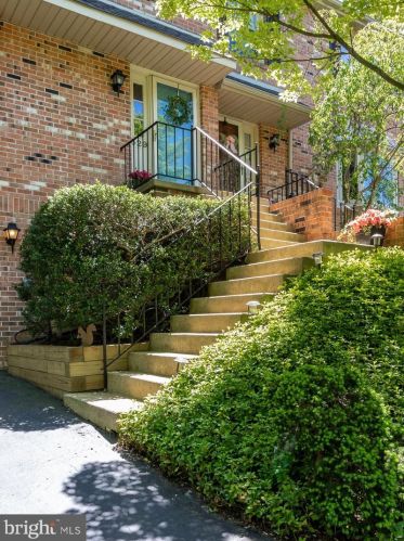 329 Catch Penny Ln, Media, PA 19063-5420