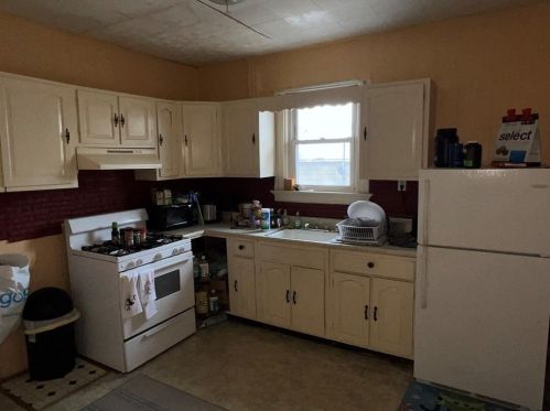 131 Daboll St, Providence RI 02907-2529 exterior