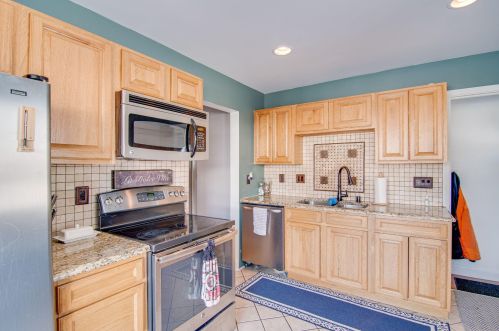 5446 Stack Dr, Milwaukee WI 53219-3137 exterior