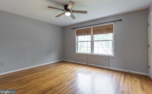 136 Dunsinane Dr, New Castle DE 19720-2323 exterior