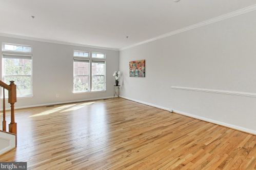 4999 Murtha St, Alexandria VA 22304-8612 exterior