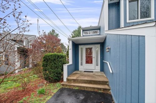 47 Arbor Dr, Providence, RI 02908-3532