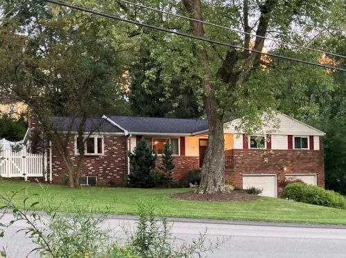 101 Falconhurst Dr, Pittsburgh, PA 15238-2651