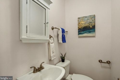 4504 Dix St, Washington DC 20019-4668 exterior