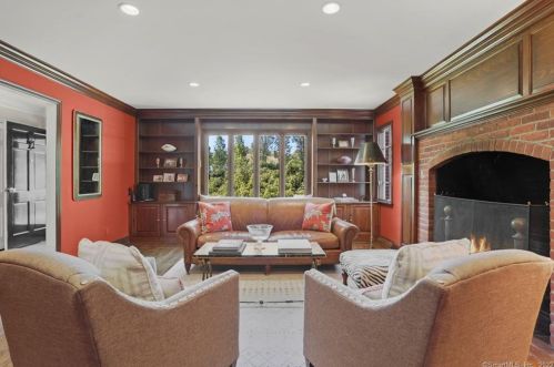 7 Deer Ln, Greenwich CT 06830-3802 exterior