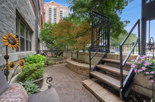 1812 Calumet Ave, Chicago, IL 60616-1404