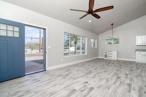 892 Glenn St, Tucson AZ  85705-4120 exterior