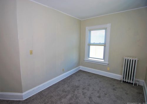 81 Lincoln St, Enfield CT exterior