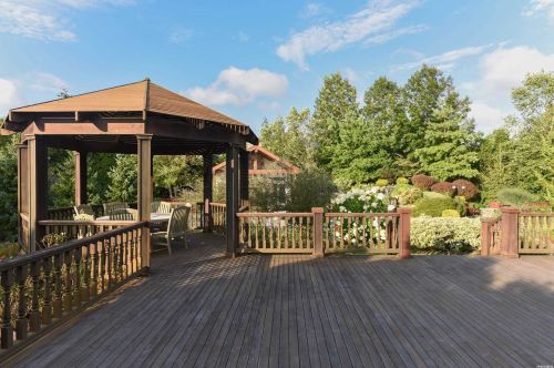 109 Elmwood Dr, Huntington Station NY 11746-5658 exterior