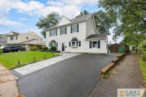 18 Baxter Rd, Edison, NJ 08817-3803