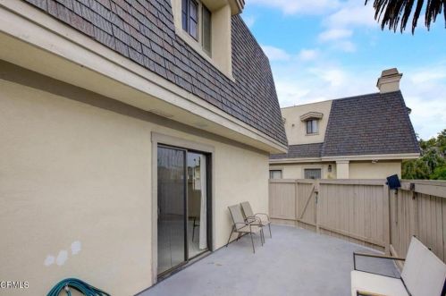 553 E St, Oxnard CA 93030-6983 exterior