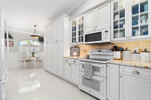 5474 Whitten Dr, Naples, FL 34104-5302