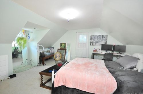 81 White St, Manchester CT 06042-3127 exterior