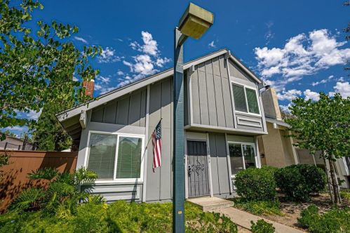 10784 Esmeraldas Dr, San Diego CA  92124-2010 exterior