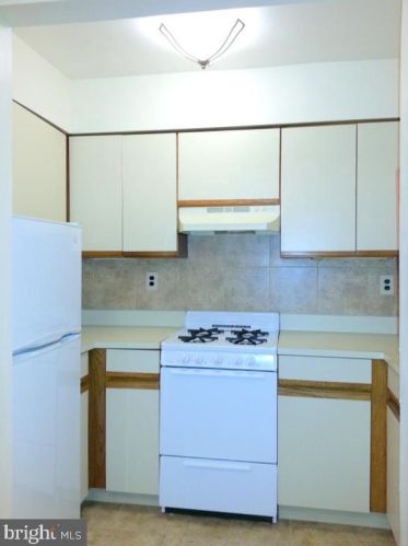 715 23rd St, Philadelphia, PA 19146-1157