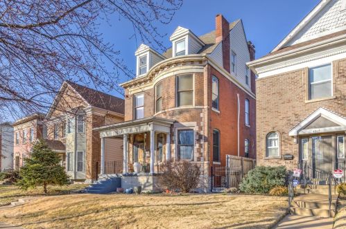 4221 Westminster Pl, Saint Louis, MO 63108-3014