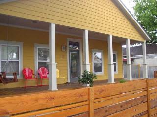 1111 3rd St, Austin TX  78702-4224 exterior