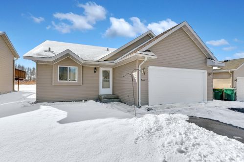 606 7th St, Sartell, MN 56377-1516