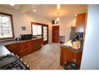 12606 Lake Shore Blvd, Cleveland OH  44108-1137 exterior