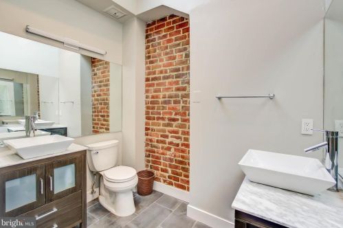 527 Wilkes St, Alexandria VA  22314-3723 exterior