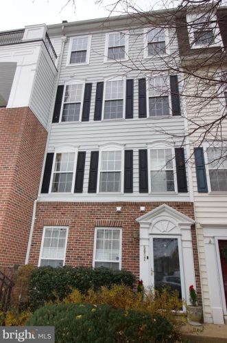 5082 Donovan Dr, Alexandria VA 22304-7755 exterior