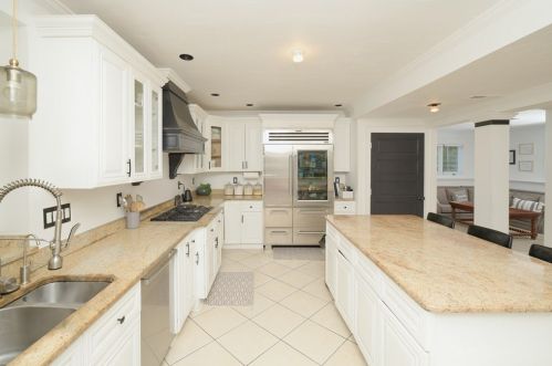 885 Randolph St, Canton, MA 02021-1365