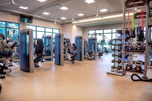 5934 Hammock Is Cir, Naples FL 34119-4649 exterior