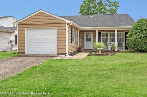 8 Leighton Ln, Lakehurst NJ  08759-6711 exterior