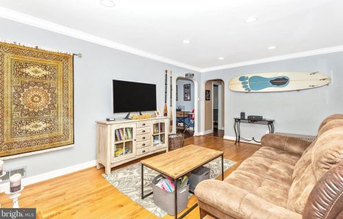 604 Forest Glen Rd, Silver Spring MD 20910-1122 exterior