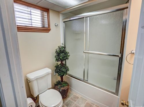 343 Gillette St, Huntington Station NY 11746-7028 exterior