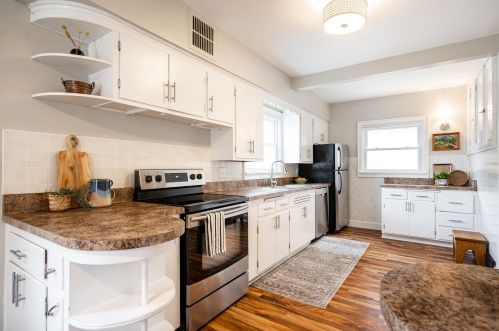 1374 58, Milwaukee WI 53214-5111 exterior