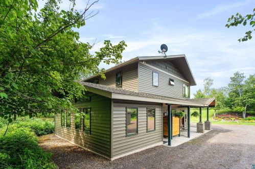 6649 Is Bch Dr, Duluth MN 55803-9379 exterior