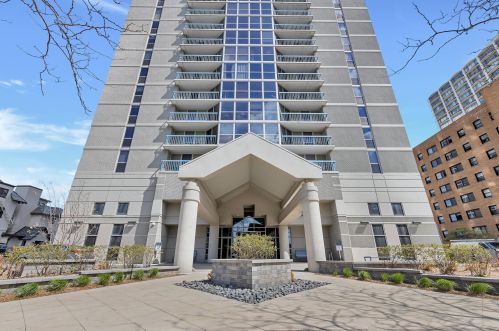 1660 Prospect Ave, Milwaukee WI 53202-2400 exterior