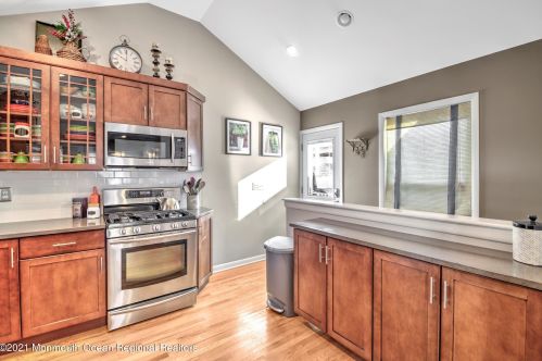 25 Fulton St, East Freehold NJ 07728-1811 exterior