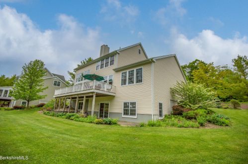 47 Fairwynds Dr, Lenox MA 01240-2729 exterior