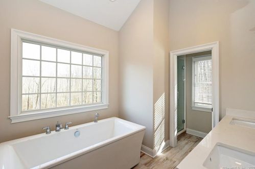 94 Spectacle Ln, Ridgefield CT 06877-5715 exterior