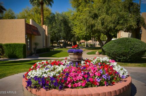 1320 Bethany Home Rd, Phoenix AZ 85014-2048 exterior