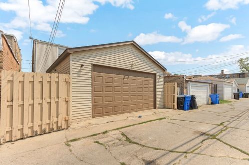 6328 Mozart St, Chicago IL 60659-1521 exterior