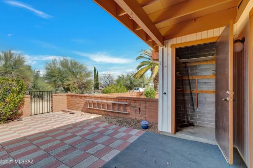 30 Calle Del Chancero, Green Valley AZ 85614-3028 exterior