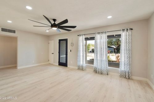 7008 11th Way, Phoenix AZ  85020-5313 exterior