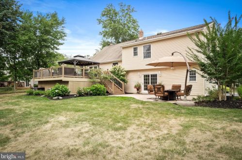 50 Crestwood Dr, Trenton NJ 08690-1938 exterior