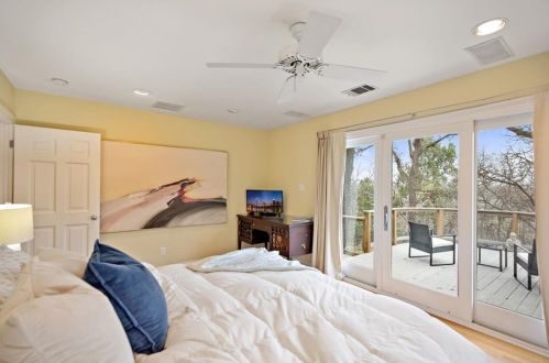 902 Bluebonnet Ln, Austin TX 78704-4025 exterior