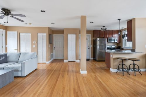 5228 Campbell Ave, Chicago, IL 60625-2402