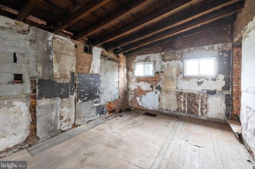 2320 2nd St, Philadelphia PA 19133-3303 exterior