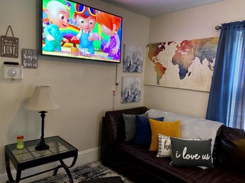 16 Meadow St, Taunton, MA 02780-1615