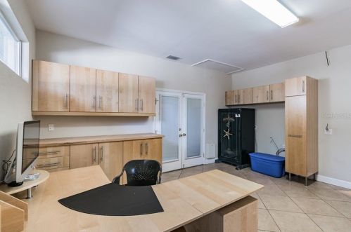 456 Davis Blvd, Tampa FL 33606-3818 exterior