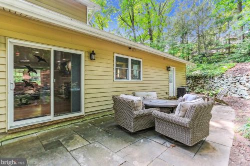 18052 Ml Crk Dr, Rockville MD 20855-1000 exterior